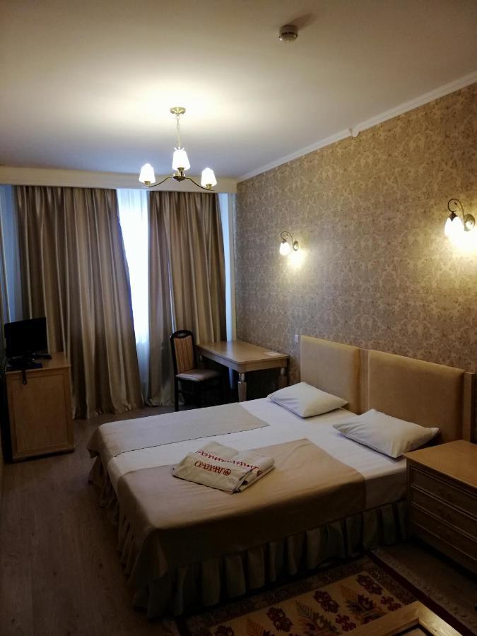 O Azamat Hotel Astana Luaran gambar