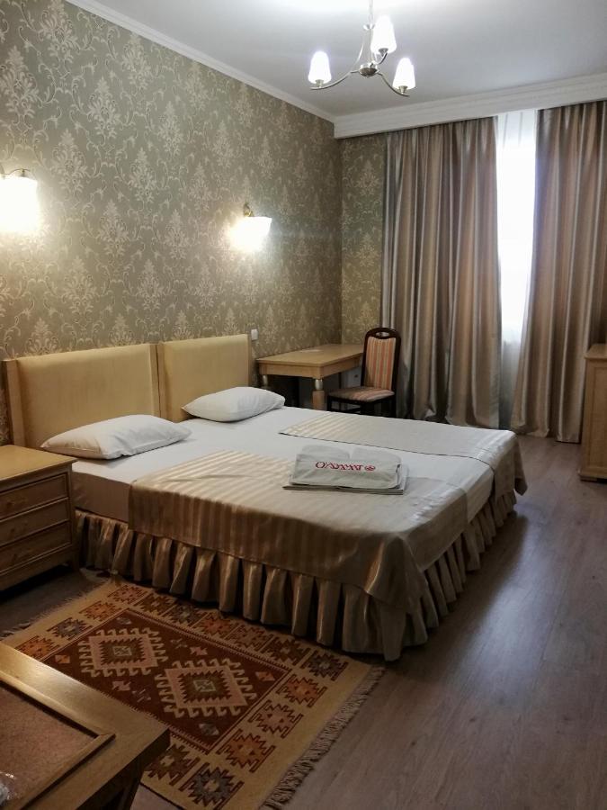 O Azamat Hotel Astana Luaran gambar