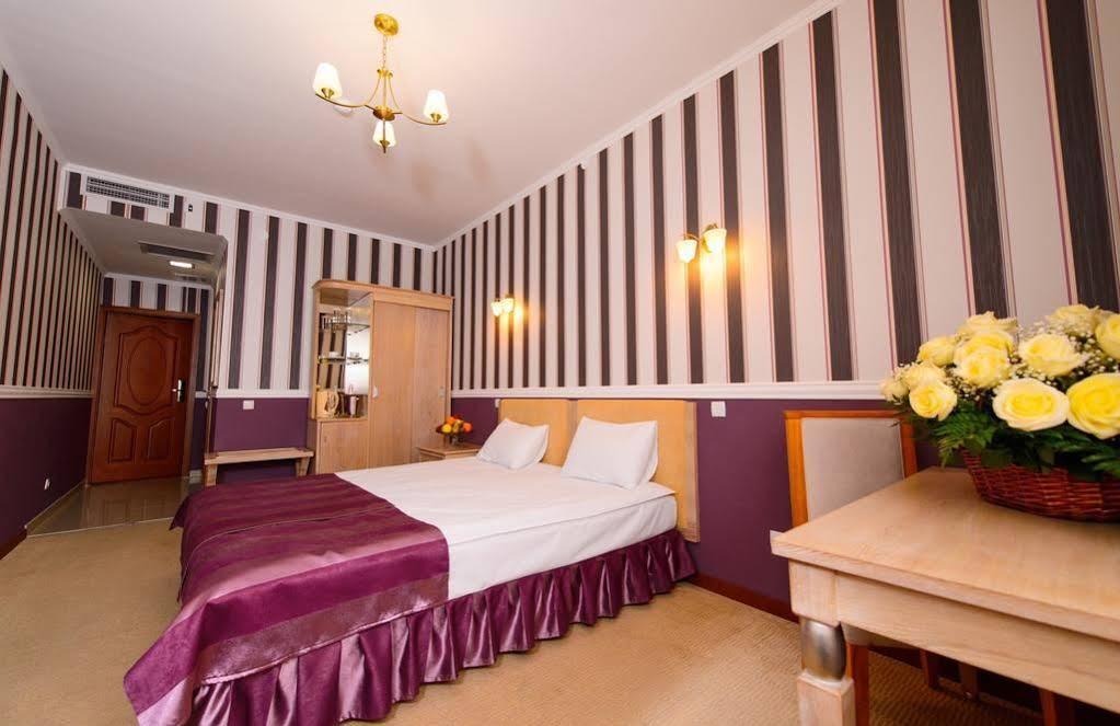 O Azamat Hotel Astana Luaran gambar