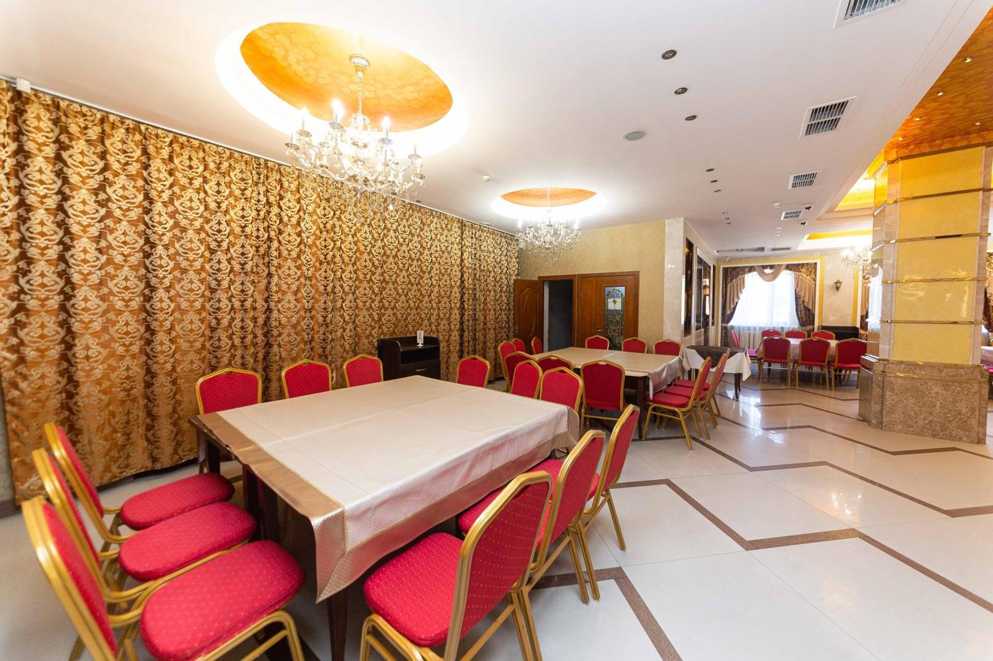 O Azamat Hotel Astana Luaran gambar