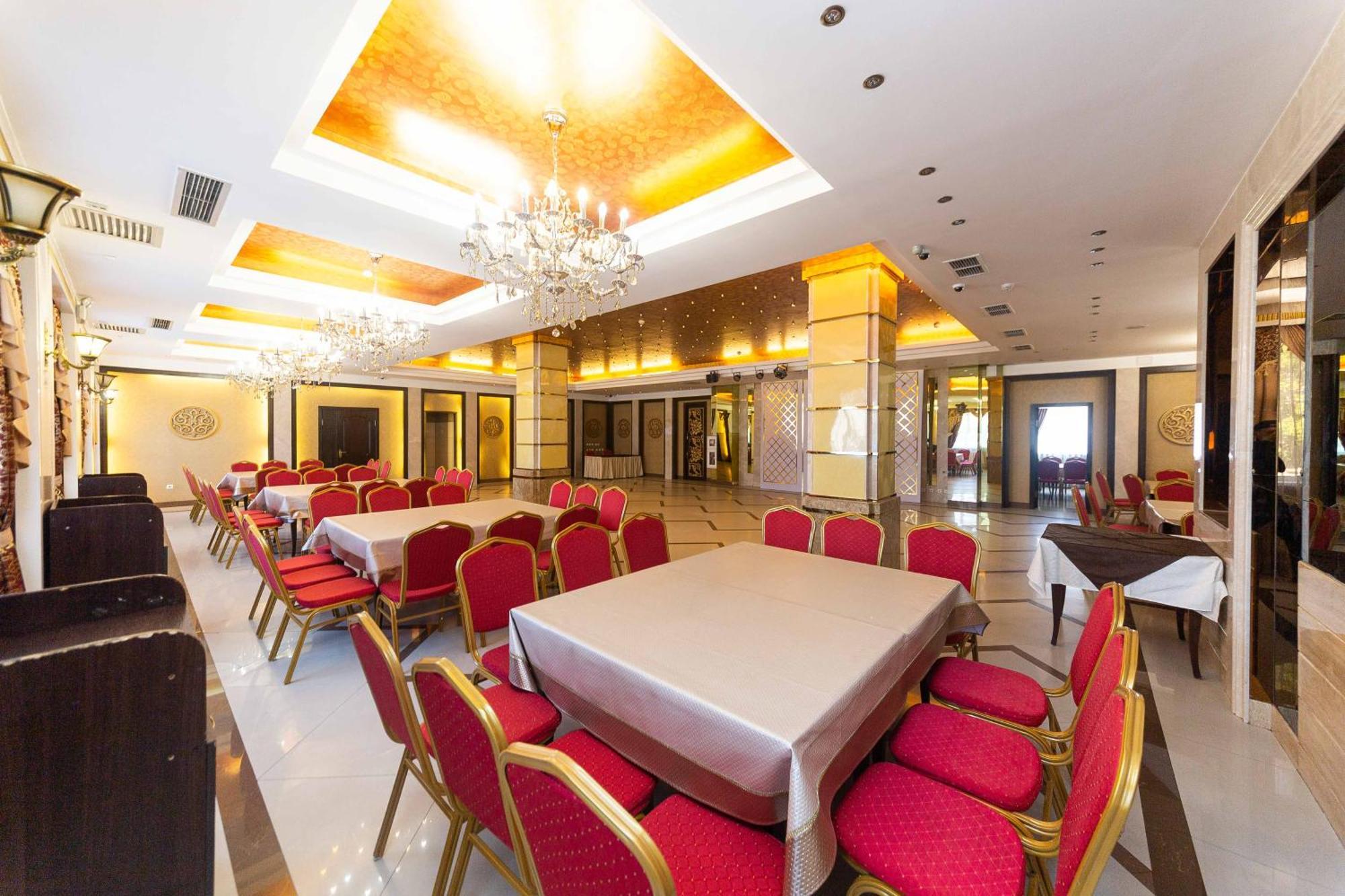 O Azamat Hotel Astana Luaran gambar