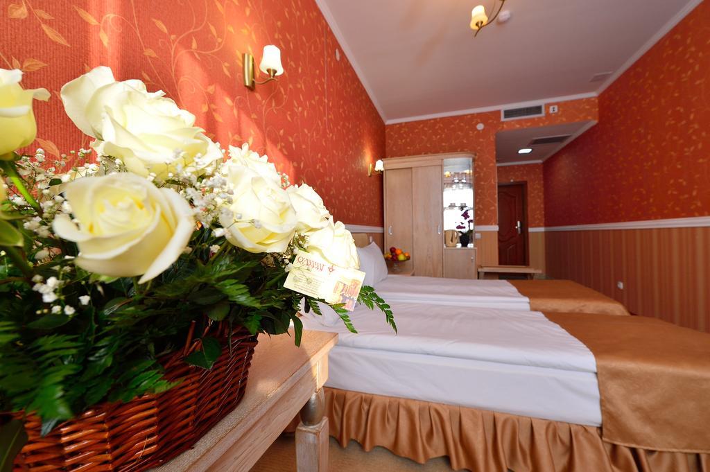 O Azamat Hotel Astana Luaran gambar