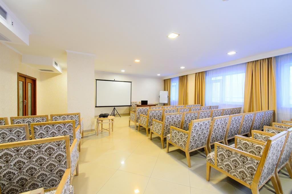 O Azamat Hotel Astana Luaran gambar