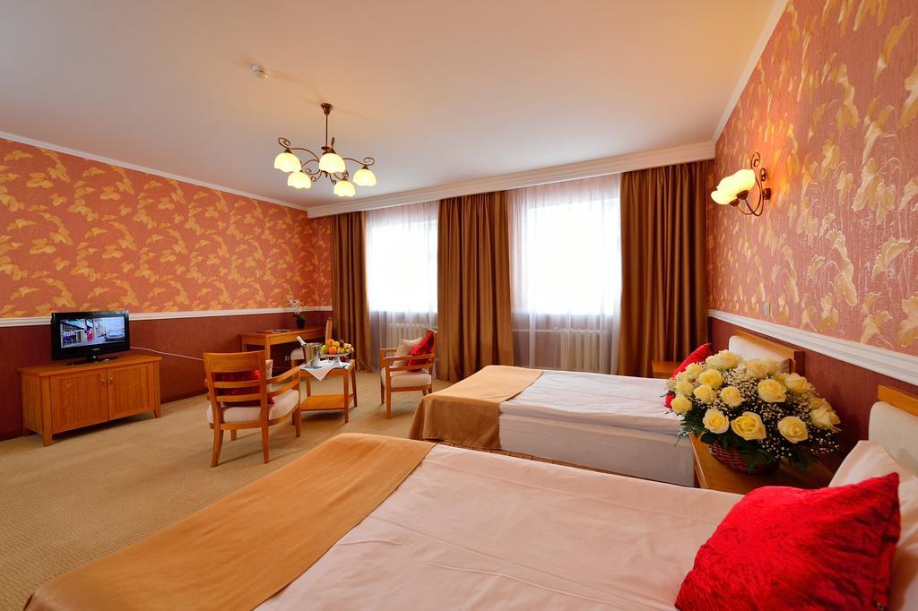 O Azamat Hotel Astana Luaran gambar
