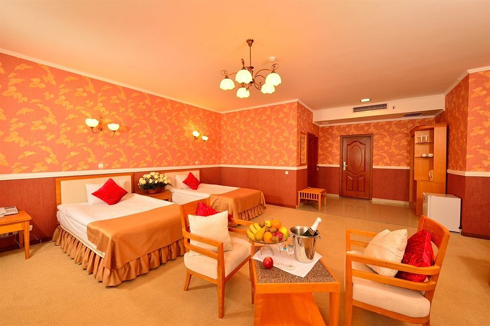 O Azamat Hotel Astana Luaran gambar