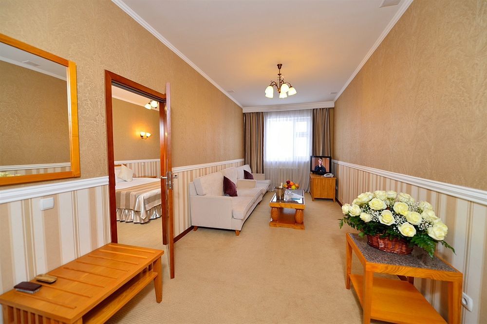 O Azamat Hotel Astana Luaran gambar