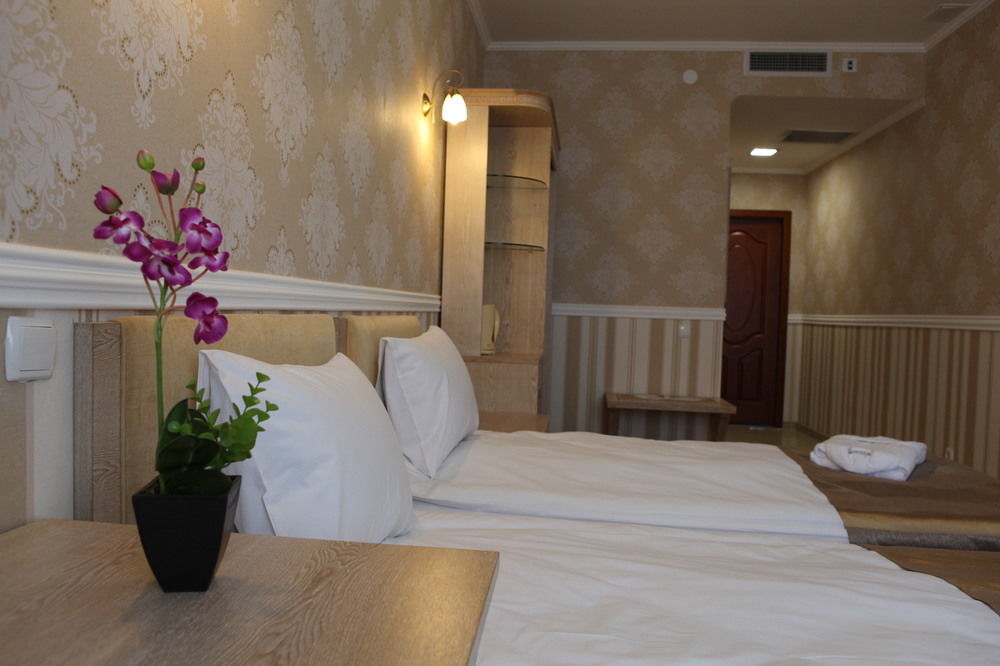 O Azamat Hotel Astana Luaran gambar