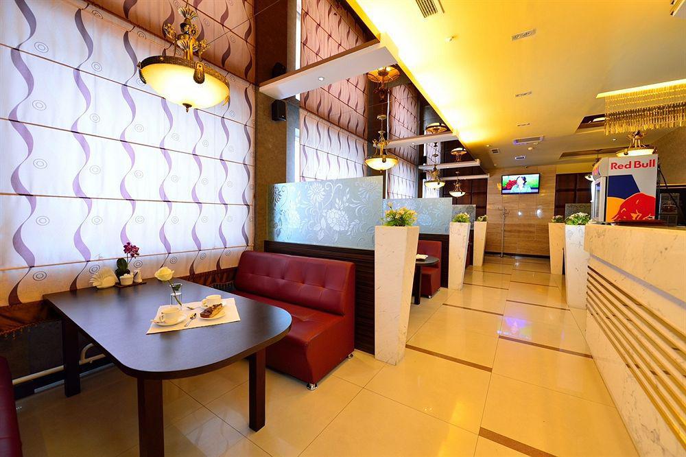 O Azamat Hotel Astana Luaran gambar